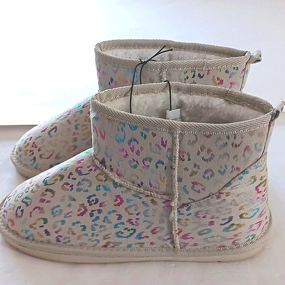 NWT Cute Girl's Cozy Multi-Color Faux Suede Boots Size 7 - Picture 3 of 15